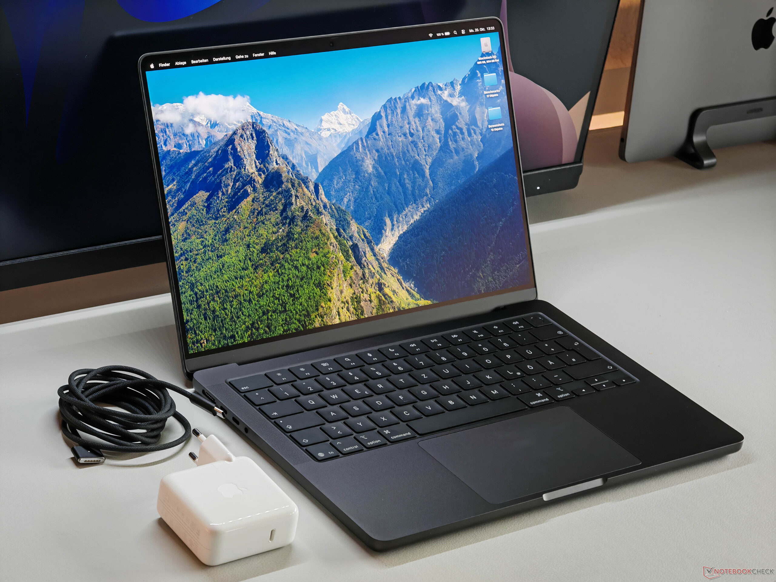 MacBook Pro 14 M5 Max 18/32